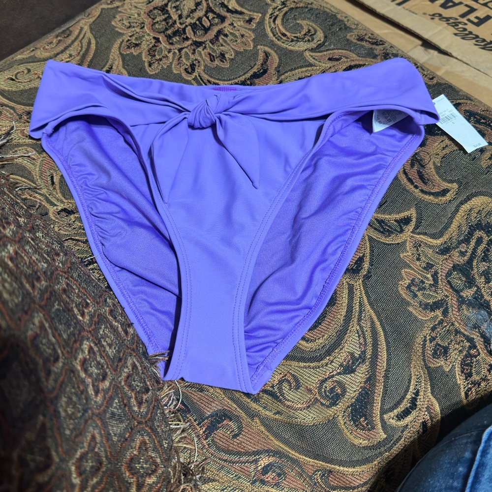 Old Navy High-Waisted Bikini Swim Bottom-
NWT-Women’s Small (4)-Whimsical